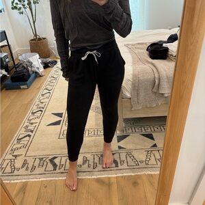 Vuori Women's Black Jogger Pants